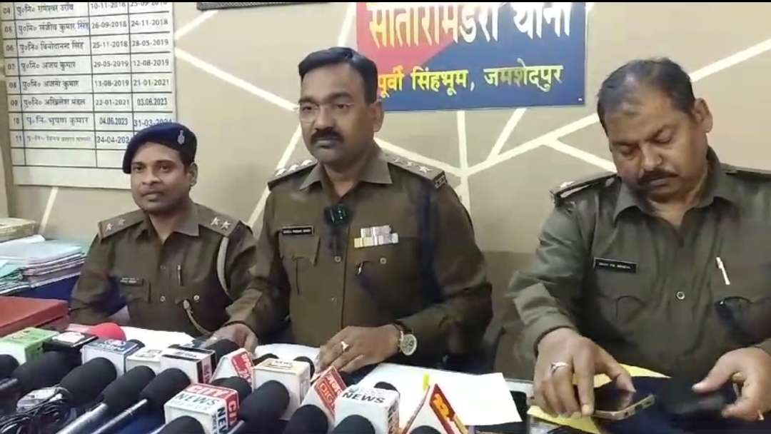 Bike Thieves के बारे में जानकारी देते DSP हेडक्वार्टर भोला प्रसाद 