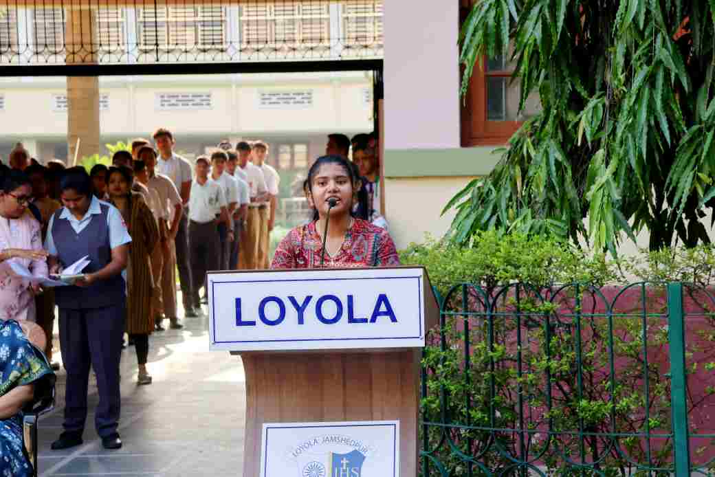 Jamshedpur Loyola School: कार्यक्रम में बोलतीं शांभवी