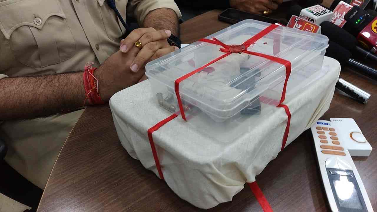 Jamshedpur Crookes Arrested: बरामद पिस्टल व तमंचा