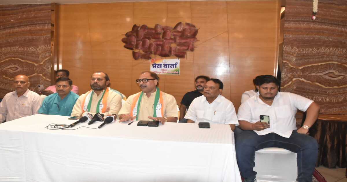 Jamshedpur Congress Rally: जानकारी देते कांग्रेस जिलाध्यक्ष आनंद बिहारी दुबे 