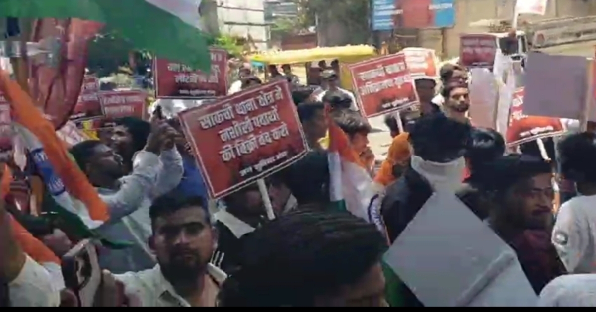 Sakchi Police Protest: थाने में जन सुविधा मंच के कार्यकर्ता