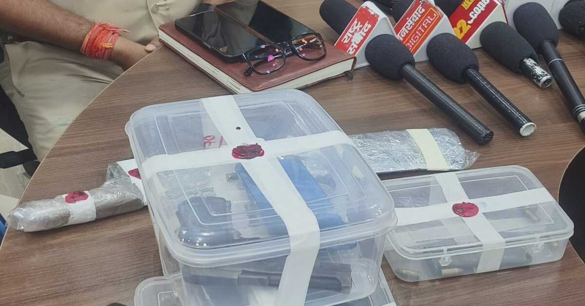Jamshedpur Crime: आरोपियों के पास से बरामद हथियार