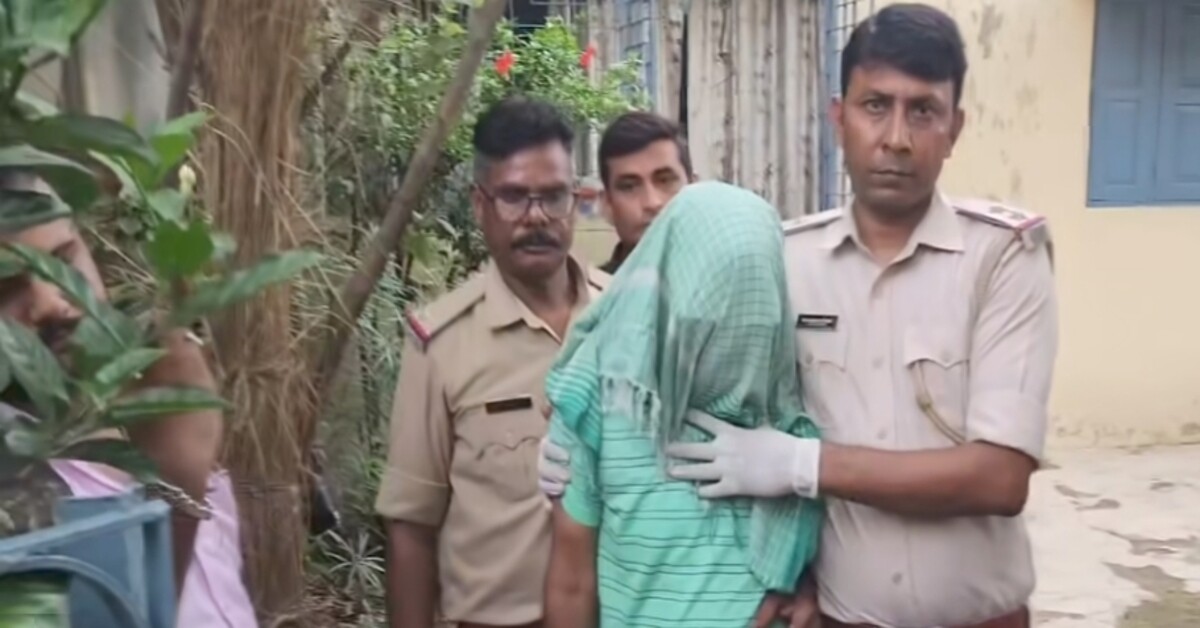 आरोपी रविंद्र सिंह प्रसाद को ले जाती पुलिस